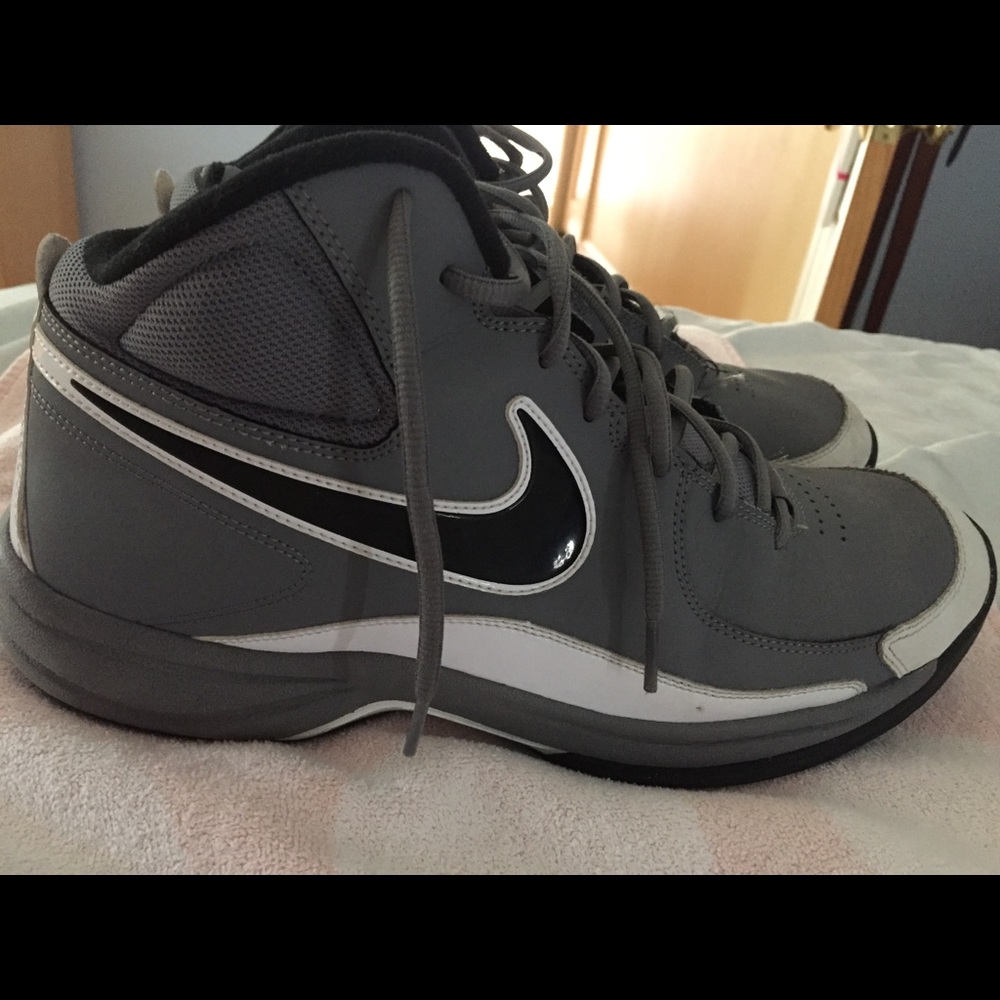 Men’s Gray Nike Basketball Sneakers